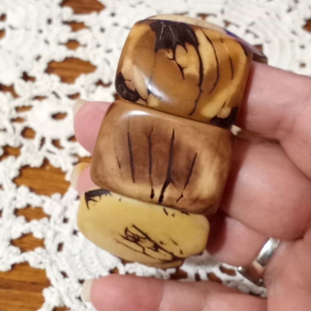 Vintage Chunky Carved Natural Tagua Nut Beads Stretch Bracelet